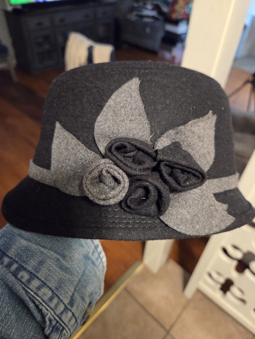 N.Y.L.A. Black and Gray Floral Wool Cloche Hat -NWOT